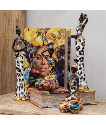 Africana sentada 2 dif.
