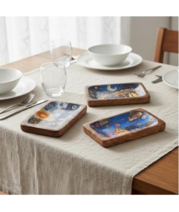 Bandeja Decorativa de Madera de Mango con Diseño de Casitas, Ideal para Cocina y Sala, Set de 4 Unidades