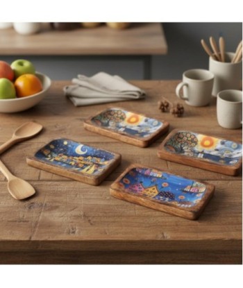 Bandeja Decorativa de Madera de Mango con Diseño de Casitas, Ideal para Cocina y Sala, Set de 4 Unidades