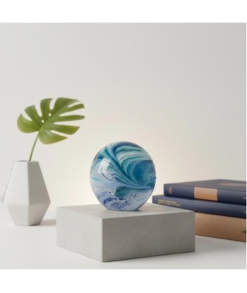 Pisapapel de vidrio en tonos azules, diseño artístico y elegante