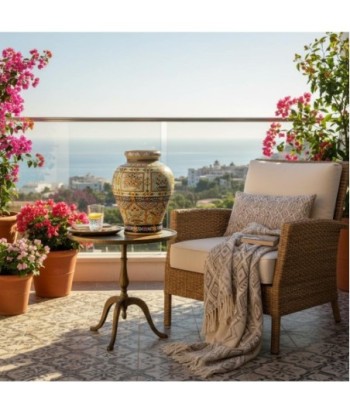 Jarrón de metal decorativo con estilo floral
