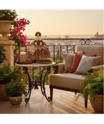 Figura Menina de Resina con Detalles en Marrón y Pastel